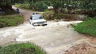 Montero Mitsubishi estándar 2600 en trochas Colombianas [upl. by Cummings377]