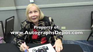 quotWhos The Bossquot actress Katherine Helmond signing autographs in Los Angeles [upl. by Eveineg779]