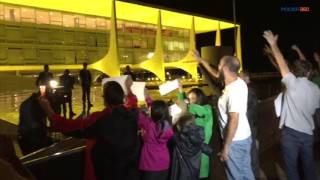 Manifestantes pedem eleições diretas em frente ao Palácio do Planalto [upl. by Haff]