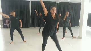 Kaavaalaa💃❤️withMenakaPeiris DancingAcademykaavaalaa traditionaldance bollywooddancingfreestyle [upl. by Valer]