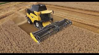 New Holland Tracked CR880 Combine Harvest with 30ft Macdon Header Demonstration [upl. by Ibib]