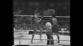 Samart vs Dieselnoi  1982 fight of the year Rajadamnern Stadium [upl. by Nnairb]