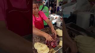 Tacos de moronga hígado y hasta de lengua en tianguis el baratillo Mexicandelicia2024 [upl. by Bysshe8]