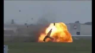 Wing Walker Jane Wicker s Plane Crashes At Dayton Air Show 2013 [upl. by Lian]