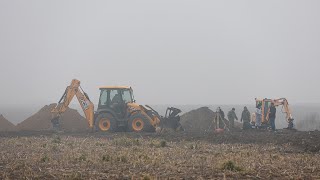 U blizini Vukovara otkrivena grobnica s posmrtnim ostatcima stradalih u Domovinskom ratu [upl. by Aninay166]