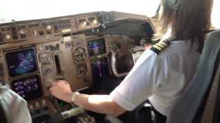 757 Gal ♦ Cockpit Rough Windy Landing ♦ quotWhat Runway quot [upl. by Acirea]