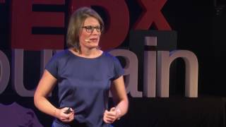 Oser le logement pour une sortie rapide et durable du sansabrisme  Coralie Buxant  TEDxUCLouvain [upl. by Hermie]