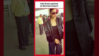 Alia Bhatt spotted at the Mumbai airport [upl. by Marks406]