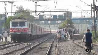 Sealdah and Mumbai Rajdhani Parallel Run [upl. by Remmus11]