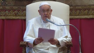 El papa pide que se prohíba la gestación subrogada  AFP [upl. by Robinet107]