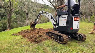 BOBCAT e10 abrindo estrada MINI ESCAVADEIRA hidráulica [upl. by Pelagia]