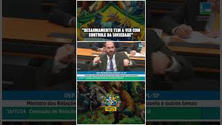 Eduardo Bolsonaro fala sobre a política de desarmamento da Venezuela e suas consequências [upl. by Kooima426]