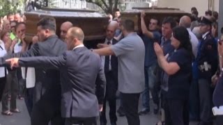 Napoli  Strage Secondigliano i funerali dei coniugi Murolo 1 200515 [upl. by Sirtaeb]