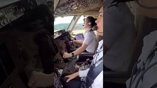 👩🏻‍✈️👩🏻‍✈️Boeing landing in Seattle aviation pilot boeing [upl. by Natsirk]