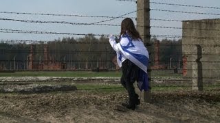 8000 participants à la Marche des Vivants à AuschwitzBirkenau [upl. by Ilyssa]