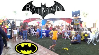 Pinata piñata de Batman superheroes  Rompiendo la tradicional piñata mexicana en fiesta infantil [upl. by Derzon966]