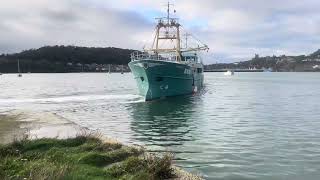 Valente Beaumaris B818 mussel boat leaving porth penrhyn ship boat mussels fishing machine [upl. by Tehcac]