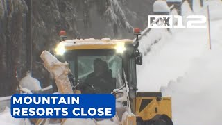 Mt Hood Meadows Timberline closed during blizzard warning hoping to open Wednesday [upl. by Minna]