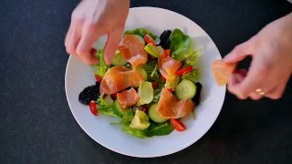 Salat med røkelaks og avokado [upl. by Orgalim]