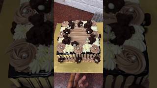 Square shape chocolate cake 😋makingbeautifulcake cakedecorating shorts shortsfeed youtube [upl. by Reel]