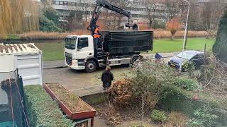 101 Kerstbomen ophalen door Gemeente LeidschendamVoorburg [upl. by Earissed]