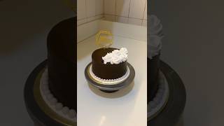 Beautiful chocolate cake decorating cakeytshorts viralshort [upl. by Yerffej203]