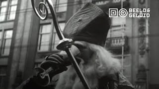 Intocht van Sinterklaas in Amsterdam 1952 [upl. by Ettelimay]