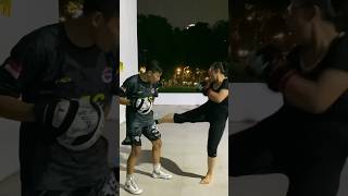 Latihan kickboxing serius tapi santai kickboxing mma muaythai [upl. by Sinne]