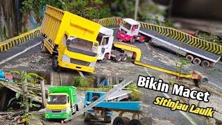 Tiga Truk Trailer Lewat Bersamaan bikin kemacetan Sitinjau Lauik  versi miniatur truk [upl. by Yanffit692]