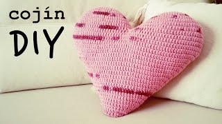 Cojin de Corazon a Crochet  How to crochet a HEARTshaped pillow [upl. by Ylerebmik]