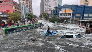 Mass evacuation in the Philippines The river embankment broke floods submerged Manila [upl. by Fillender]