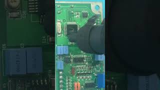 How to remove a microcontroller IC without damaging it smd shorts [upl. by Esinwahs]