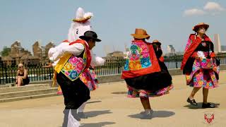 RIQUEZAS PERUANAS UK  FLASHMOB BICENTENARIO PERU [upl. by Aihsenor240]