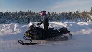 SkiDoo Renegade XRS  La motoneige intelligente [upl. by Drucie]