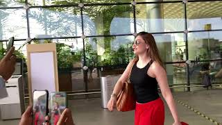 SHEFALI JARIWALA FLYING FROM MUMBAI SPOTTED AT AIRPORT trendingvideo [upl. by Atnaloj]