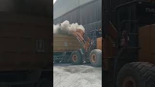 Wheel loader loading wheelloader shorts alatberatkonstruksi lonking truckolengviral [upl. by Kreegar741]