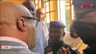 URGENT  La Police dans la mairie de Dakar pour arrêter la conférence de presse de Barthélémy [upl. by Ennahgiel]