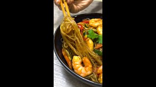 SPAGHETTI di SOIA con VERDURE e GAMBERI delle Chef MULAN 🍜🎎 Shorts [upl. by Sigvard792]