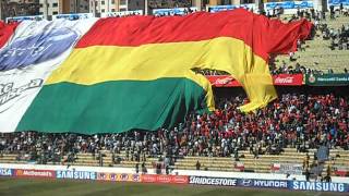 Chilenos rompen la bandera gigante de Bolivia · Clasificatorias Brasil 2014 [upl. by Siriso]