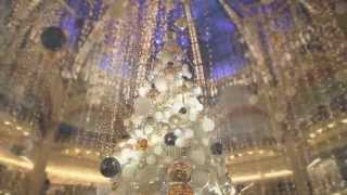 Montage du sapin de Noël aux Galeries Lafayette Haussmann [upl. by Odericus]