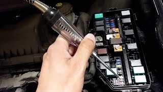 How to use a Circuit Tester to Check Car Fuse Test Light [upl. by Oiligriv326]