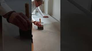 DIY geef je tafel een totaal nieuwe uitstraling met betonlook verf [upl. by Ayna]