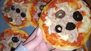 Recette Mini pizza facile et rapide طريقة تحضير ميني بيزا سهلة و عجينة ناجحة 💯 [upl. by Paza155]