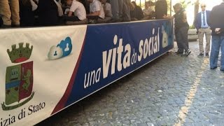 Vita da social campagna della polizia in scuole ebraiche a Roma [upl. by Gierk811]