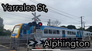 Yarralea St Alphington Level Crossing 27092024 [upl. by Ainafets]