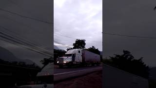 Freightliner fld120 Guatemaltecos💪🏼🇭🇳🇬🇹 honduras trucking freightlinertrucks [upl. by Philemon]