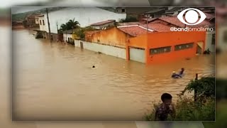 Bahia debaixo dágua sobe para 18 o número de mortos nas enchentes [upl. by Nnyrb257]