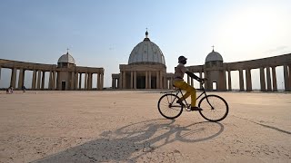 Côte dIvoire  Yamoussoukro la capitale talonnée par Abidjan [upl. by Aikemat781]