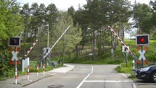 Spoorwegovergang VillingenSchwenningen D  Railroad crossing  Bahnübergang [upl. by Gnay]