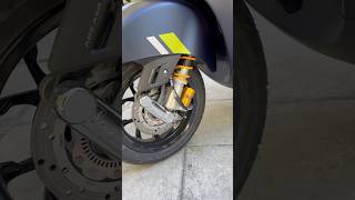 Vespa GTS 300 HPE Super Tech με Öhlins και Rizoma [upl. by Nalad224]